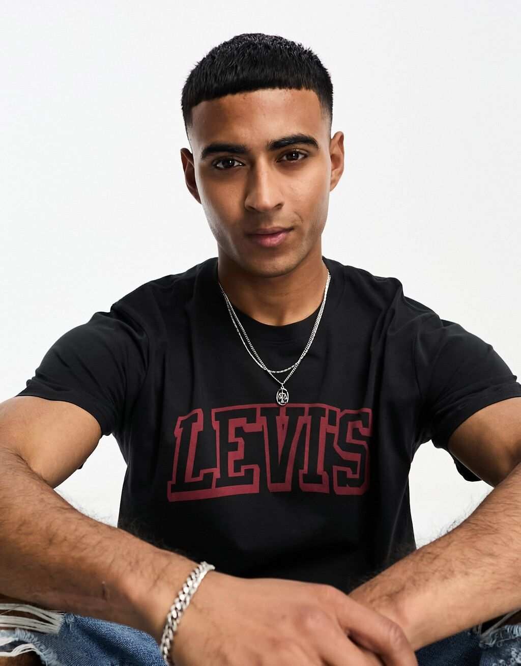 

Эксклюзивная черная футболка с университетским логотипом Levi's x Asos, Черный