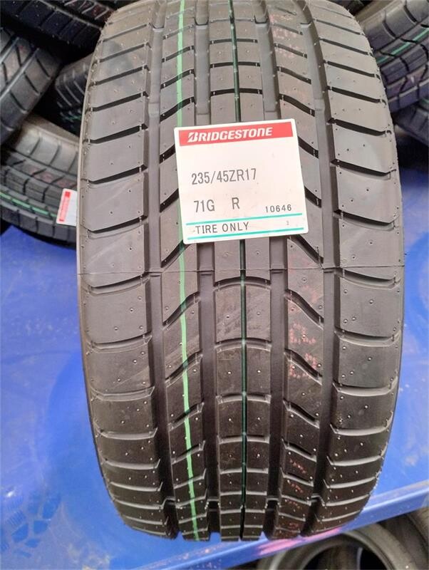 

Летние шины Bridgestone RE71 P.O.R RUNFLAT 235/45 R17 0