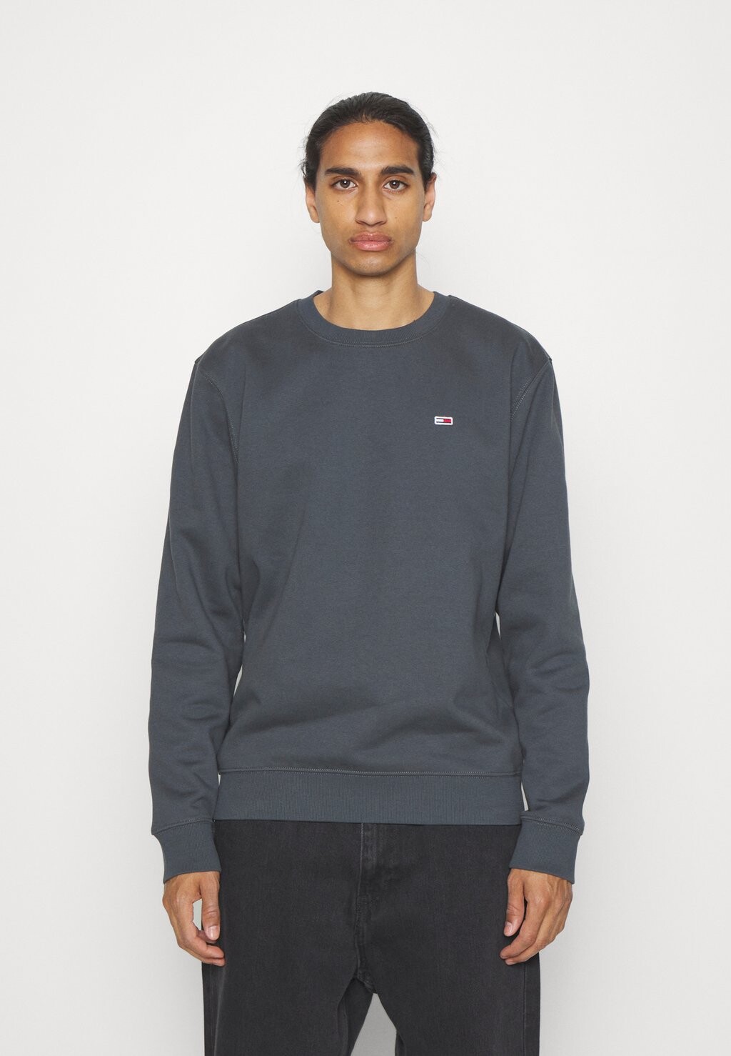 

Толстовка Tommy Jeans Regular C Neck, новый темно-серый