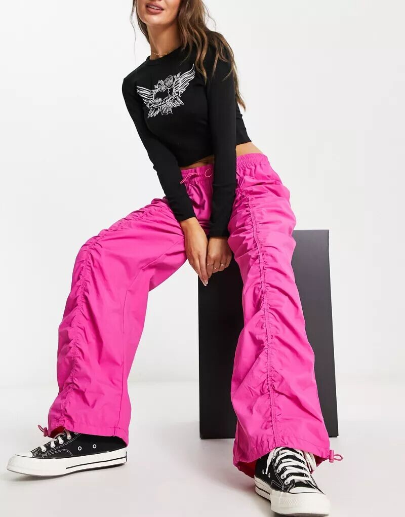 

Розовые брюки карго со сборками спереди ASOS