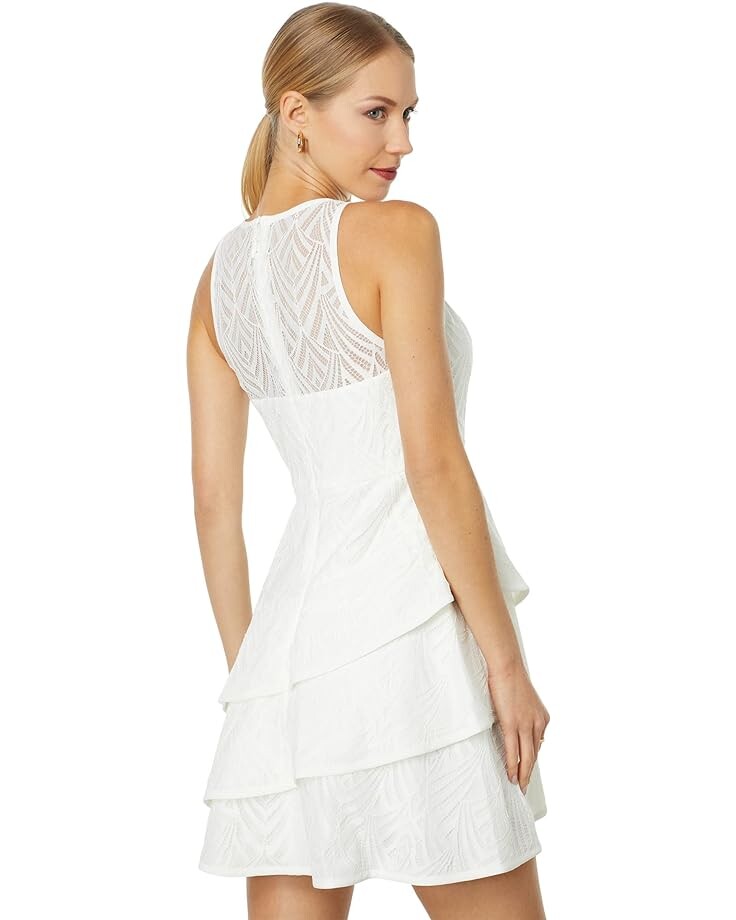 

Платье BCBGMAXAZRIA Sleeveless Tiered Dress, белый