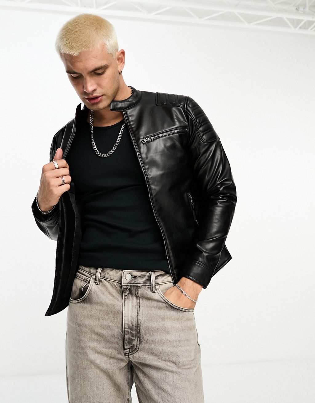 

Черная гоночная куртка из искусственной кожи Pull&Bear