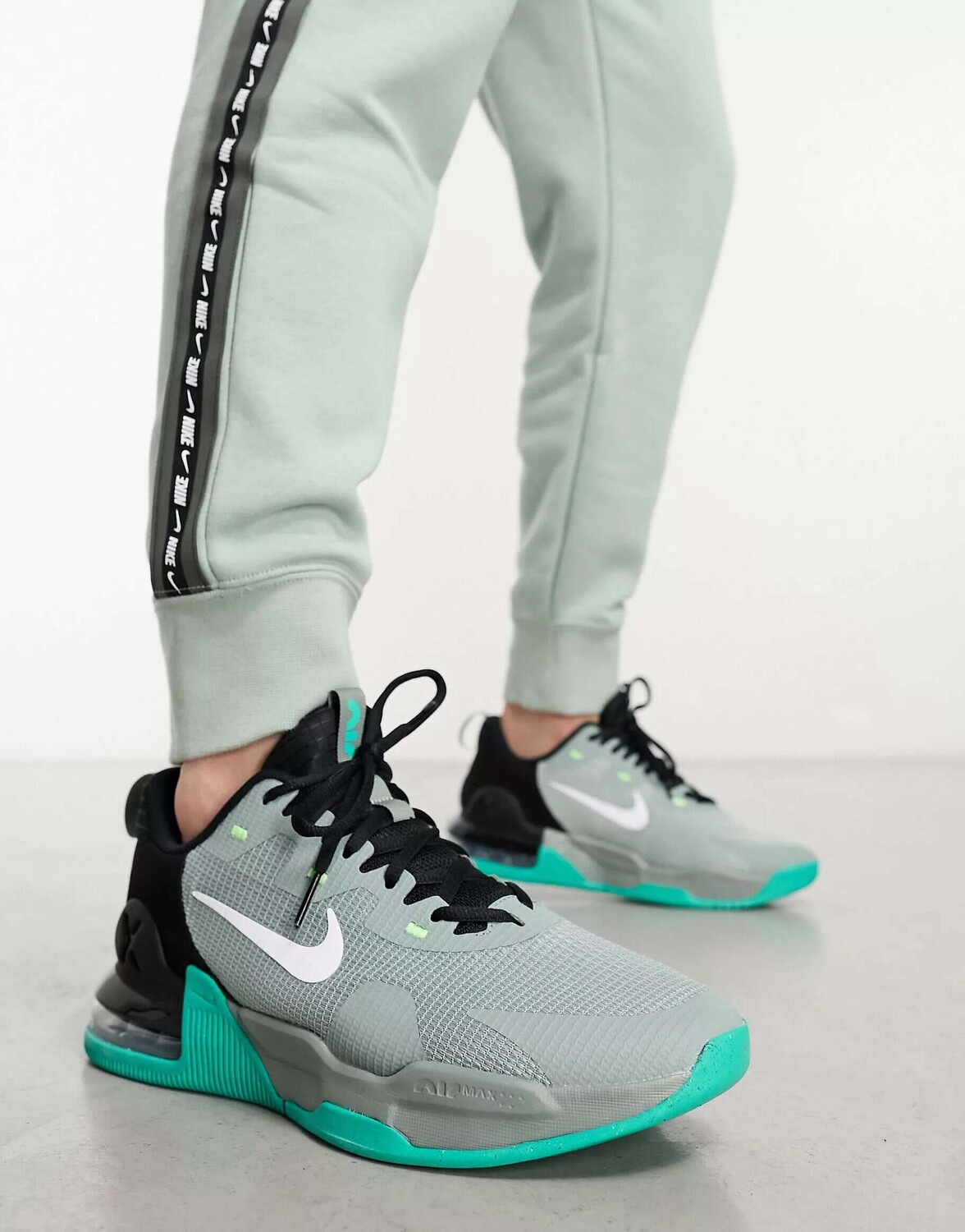

Кроссовки Nike Air Max Alpha 5 серого и черного цвета