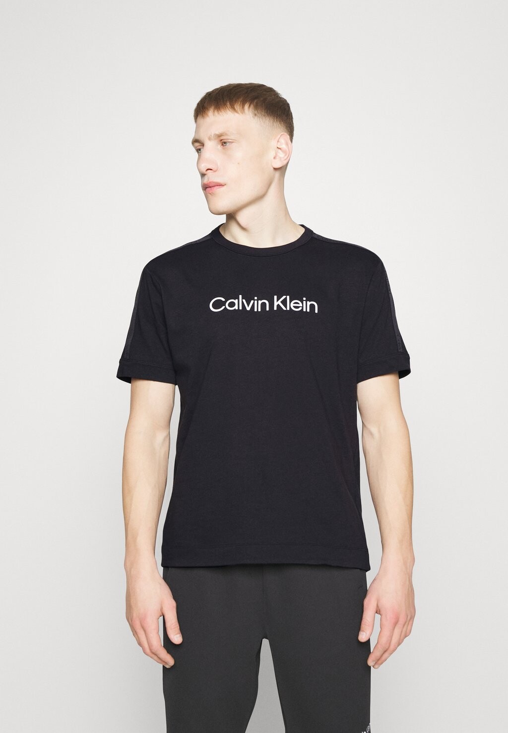 

Футболка Calvin Klein Performance