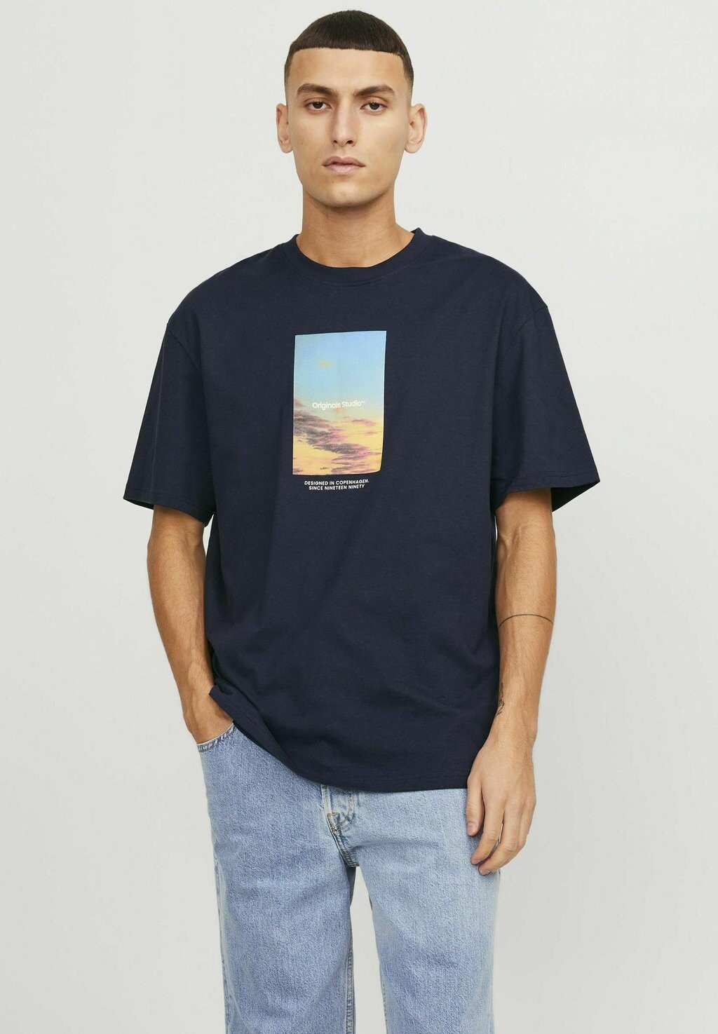 

Футболка с принтом JORVESTERBRO PICTURE CREW NECK Jack & Jones, цвет sky captain