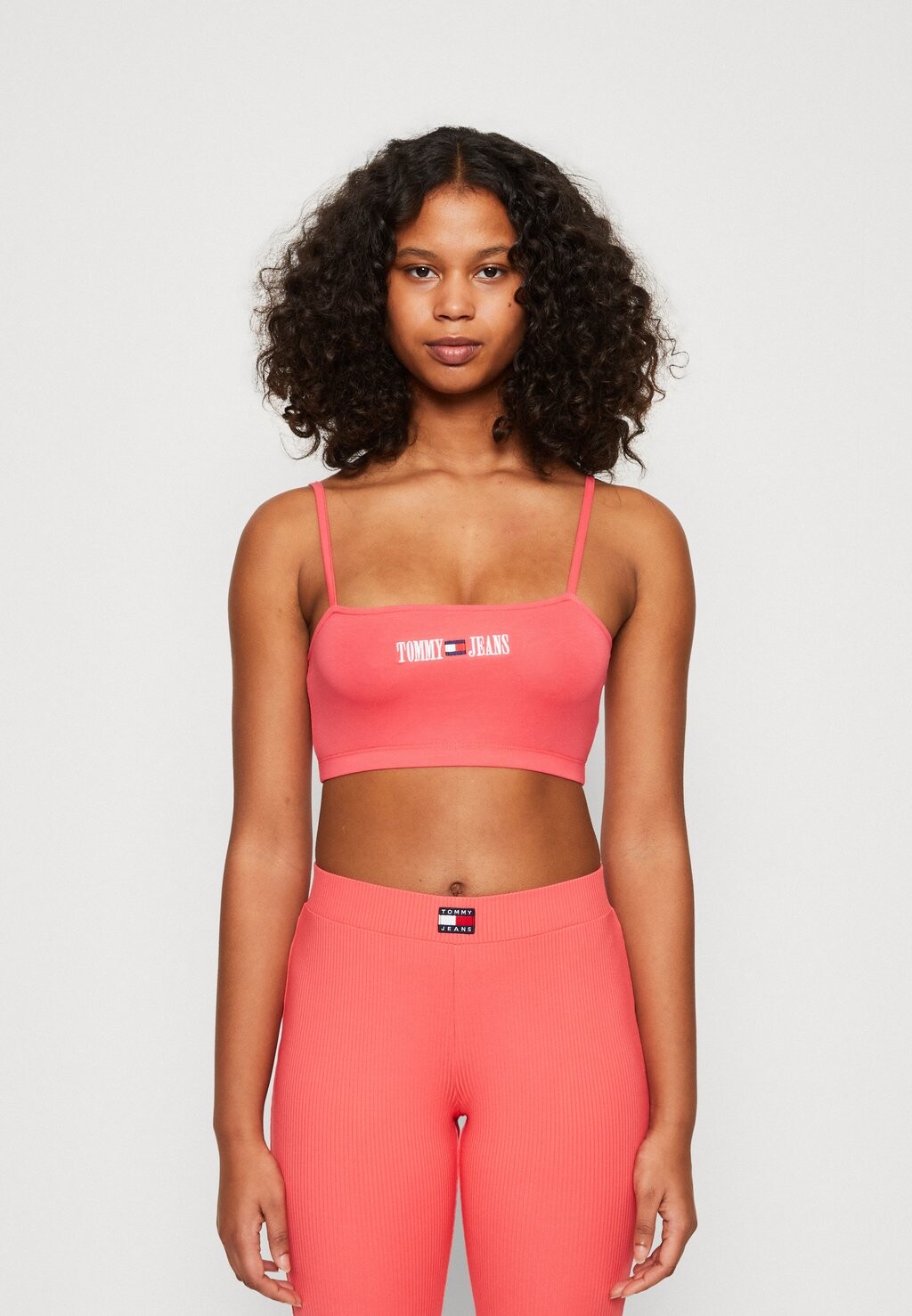 

Топ Tommy Jeans