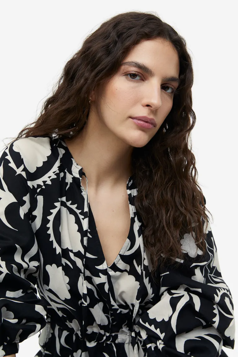 

Хлопковое платье на шнуровке H&M, черный