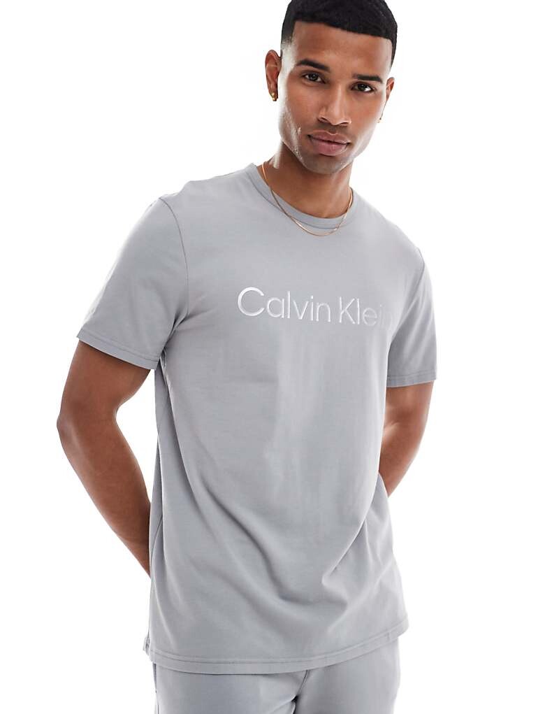 

Calvin Klein – Steel Power – Серая футболка