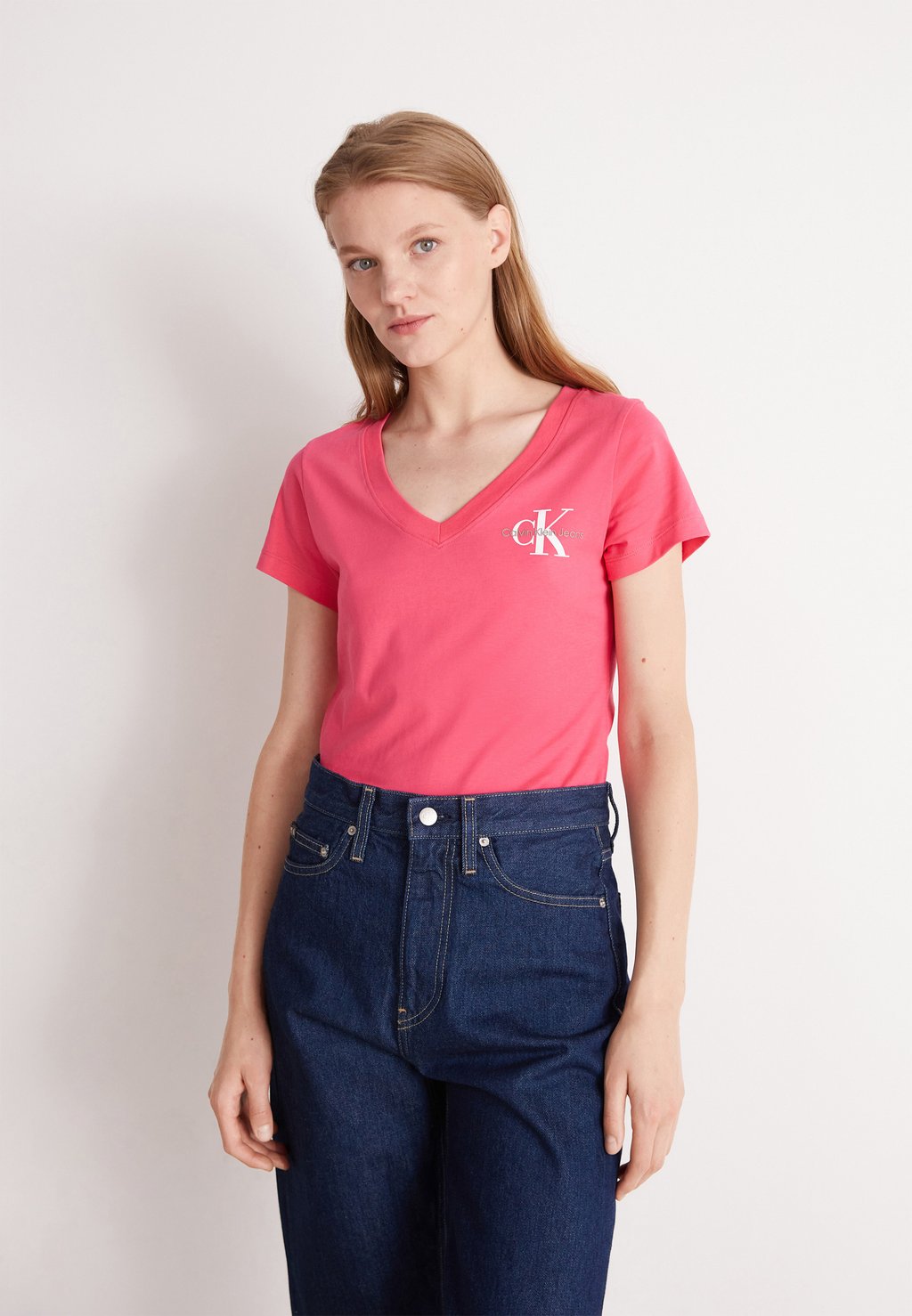 Базовая футболка ФУТБОЛКА CLASSIC SLIM VNECK TEE Calvin Klein Jeans, розовая вспышка