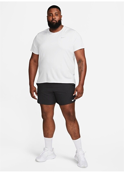 

Однотонная белая мужская футболка с круглым вырезом Nike, Белый, Однотонная белая мужская футболка с круглым вырезом Nike