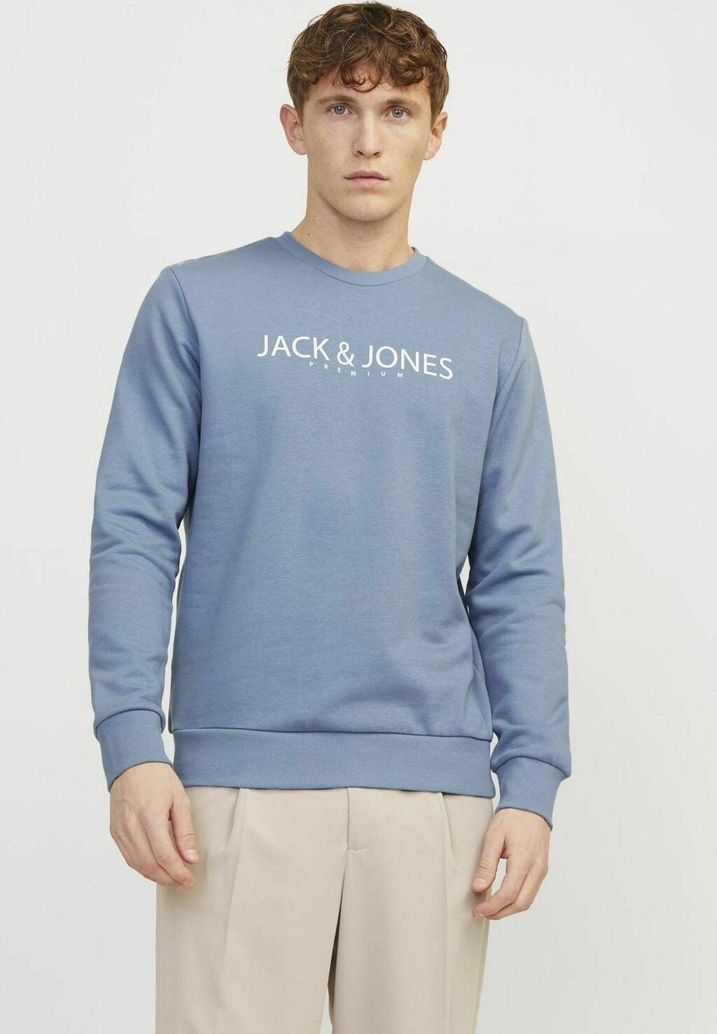 

Толстовка MIT RUNDHALS GEDRUCKT Jack & Jones, цвет troposphere