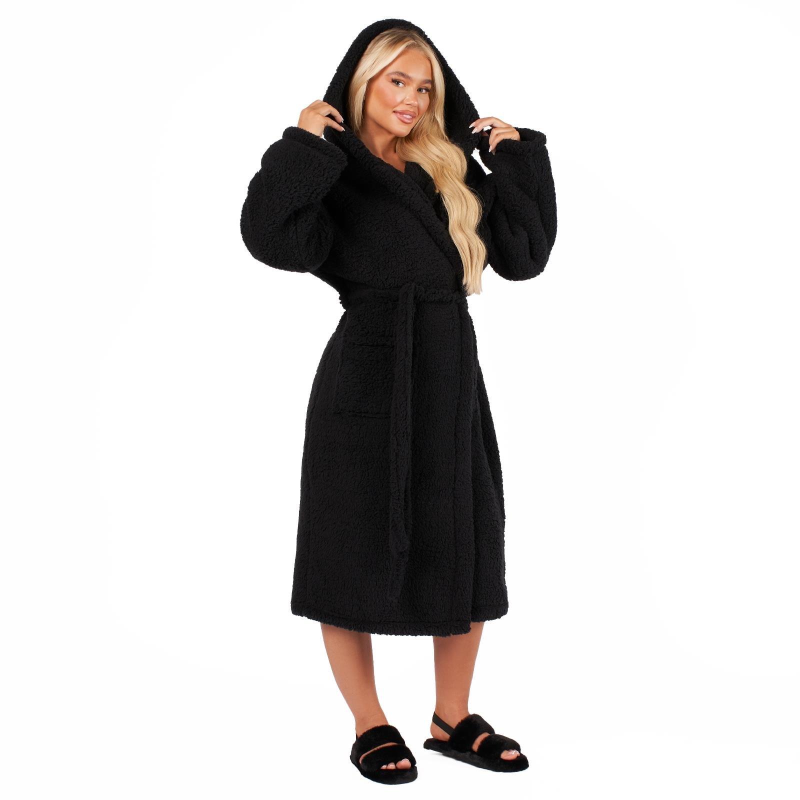 Длинный флисовый халат Тедди, теплое домашнее пальто с капюшоном OHS, черный женский халат с вышивкой именной белый