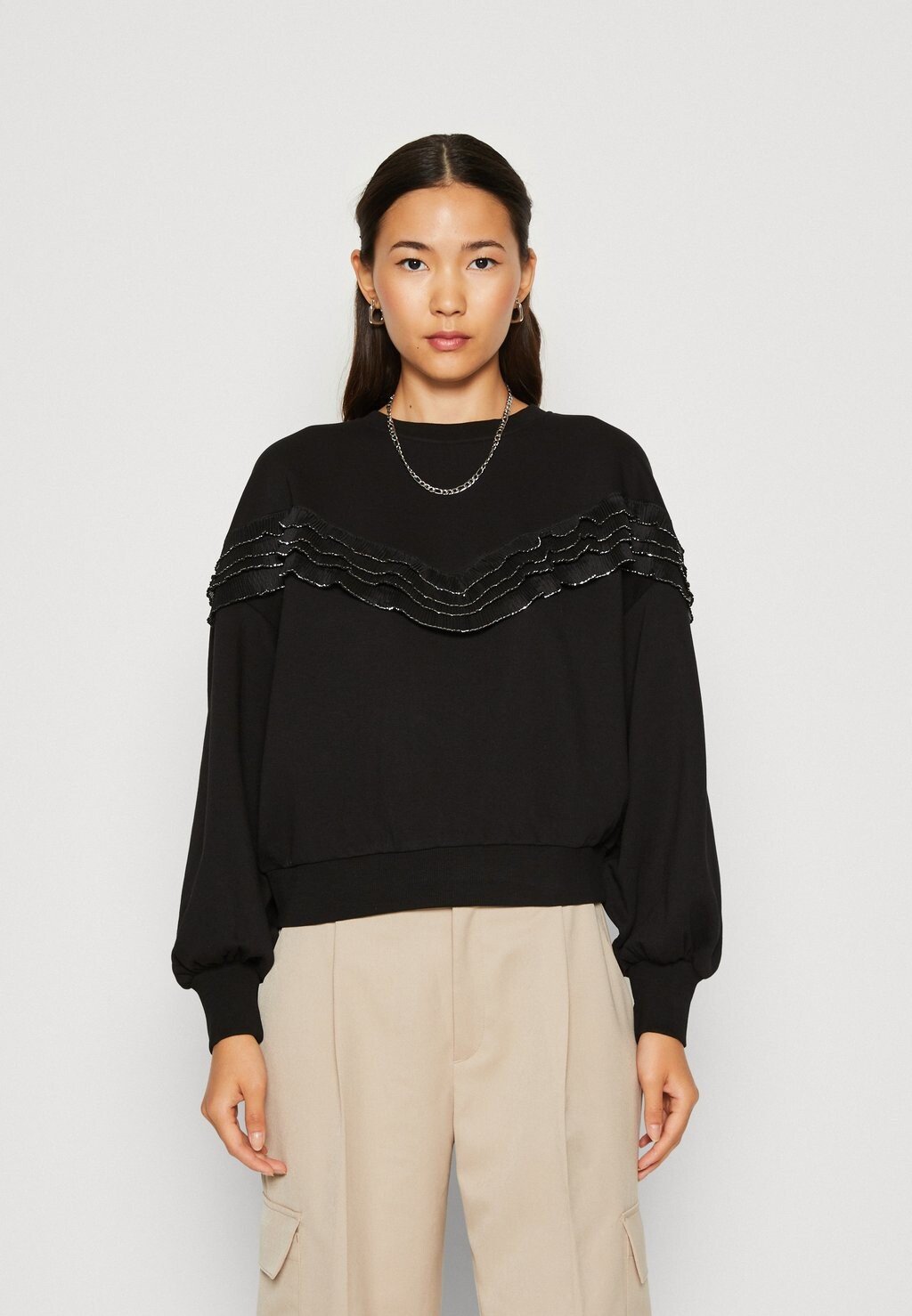 

Толстовка ONLY ONLTHEA FRILL O NECK, черный
