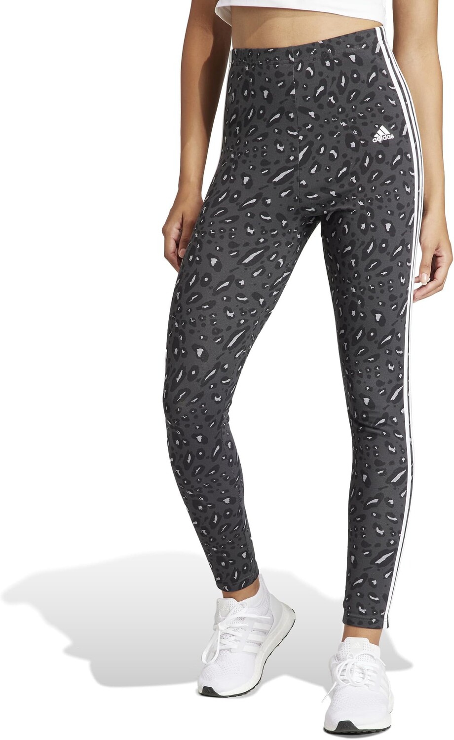 

Леггинсы Adidas Essentials 3-Stripes Animal Printed Leggings, цвет Grey/Carbon/Black