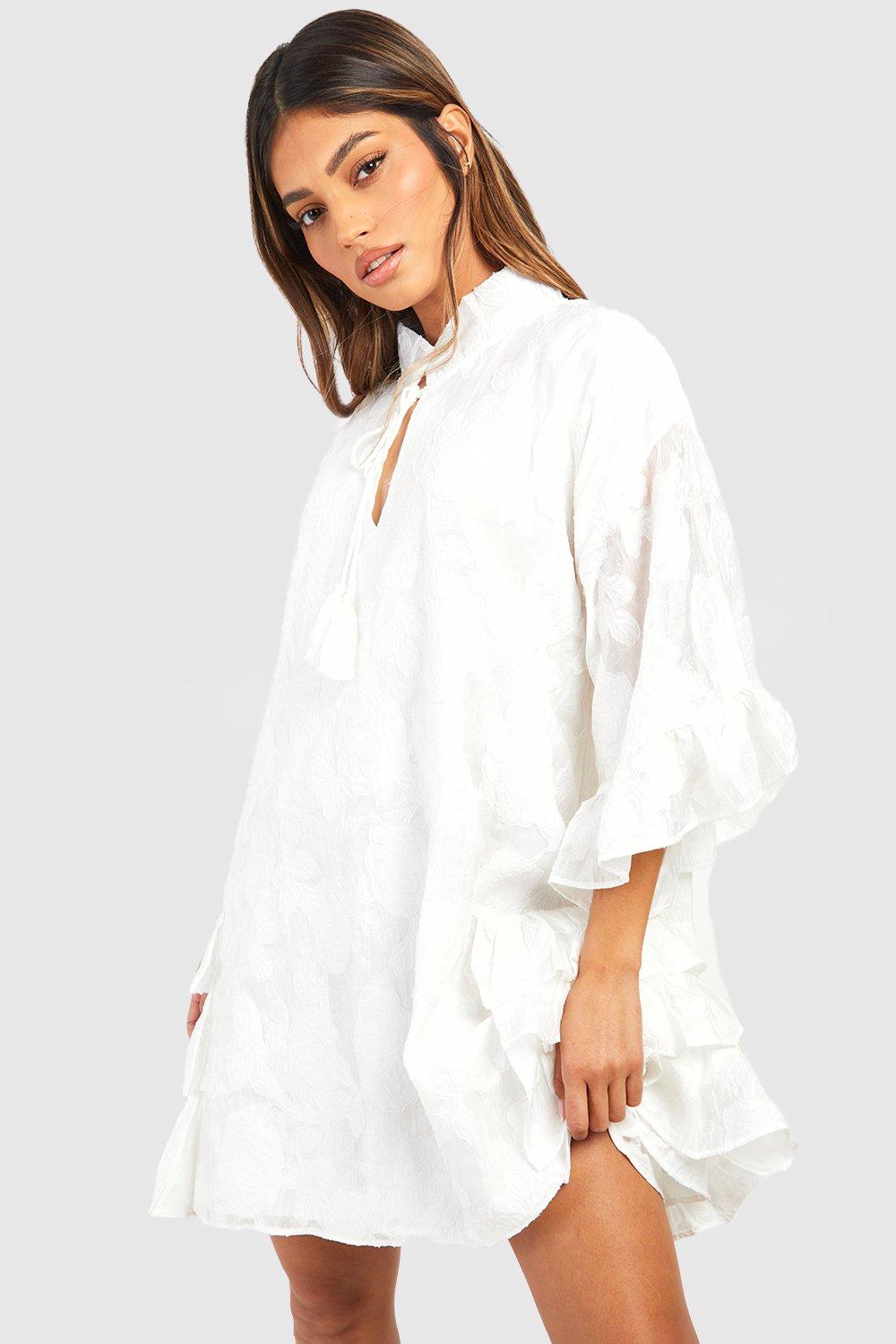 Свободное платье из фактурной ткани с рюшами boohoo, белый
