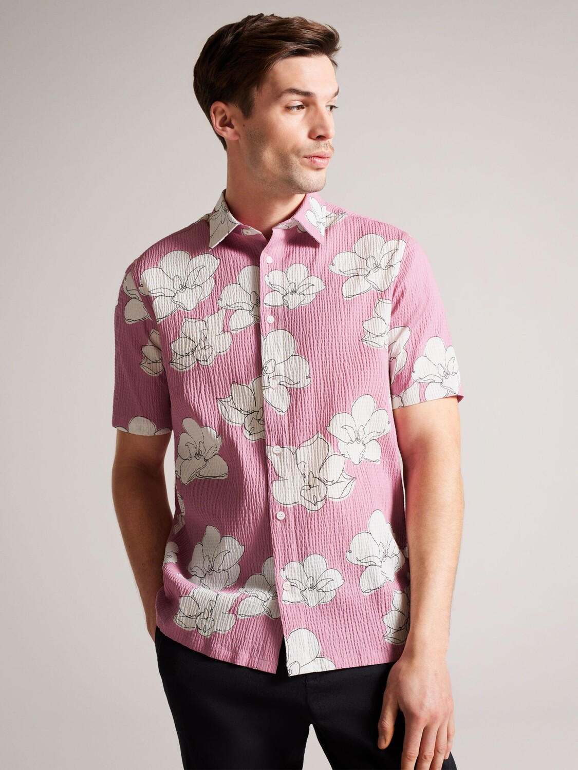 

Рубашка из жатого хлопка с короткими рукавами и цветочным принтом Ted Baker Coving, светло-розовая