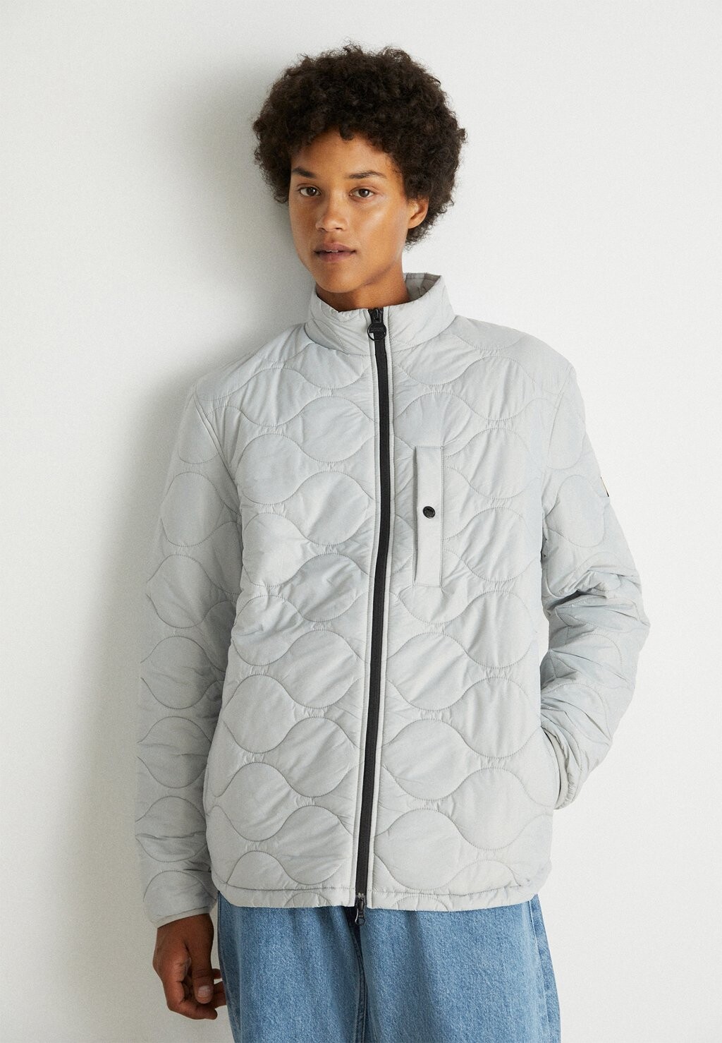 

Демисезонная куртка Barbour, серый