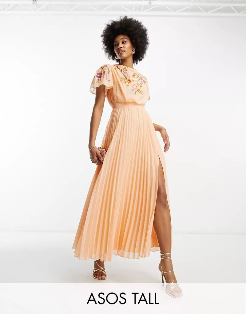 

Коралловое плиссированное слегка пышное платье макси ASOS DESIGN Tall с воротником-хомутом, вышивкой и поясом