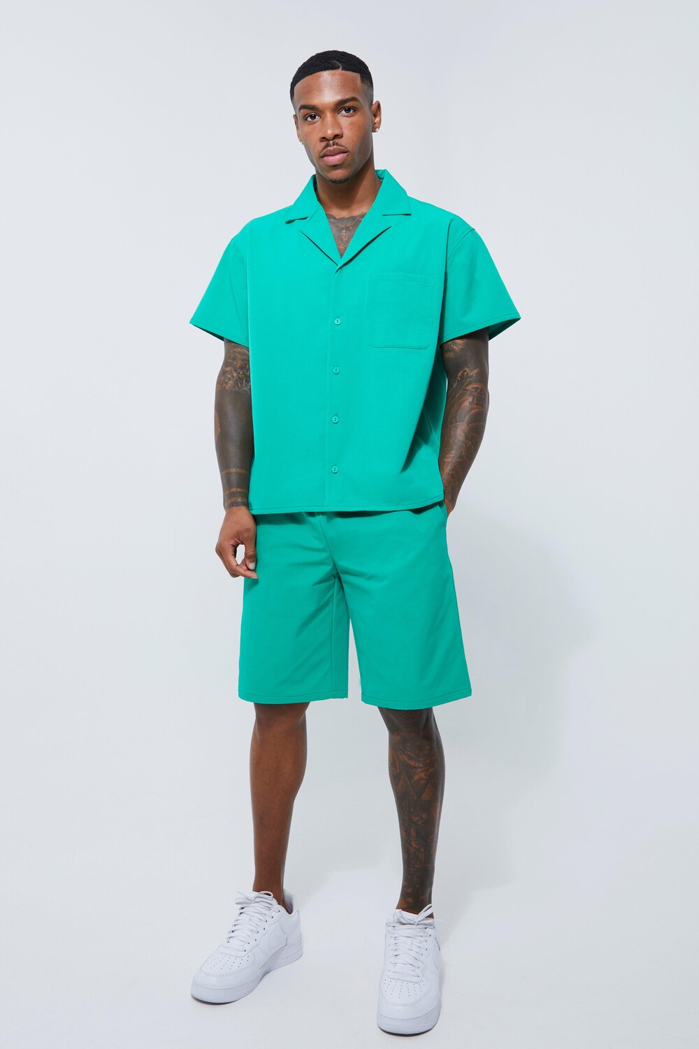 

Рубашка и короткий комплект revere boxy technical с коротким рукавом Boohoo, зеленый