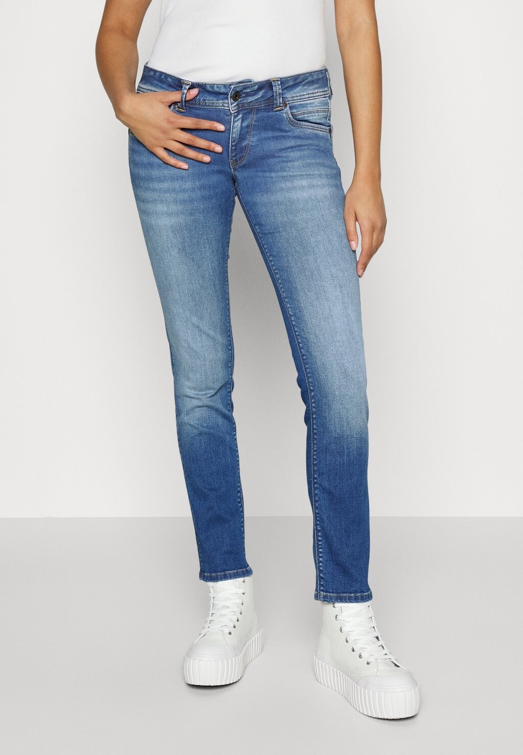 

Джинсы облегающего кроя Pepe Jeans