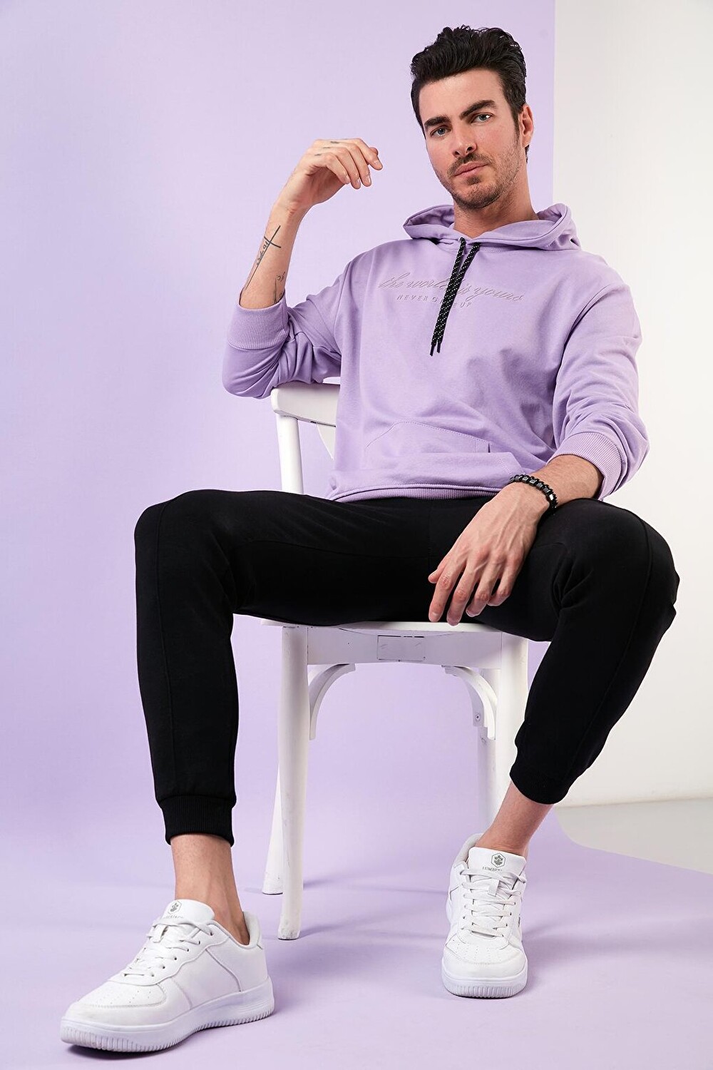 

Хлопковый свитшот Slim Fit с капюшоном и карманами-кенгуру 5414018 Buratti