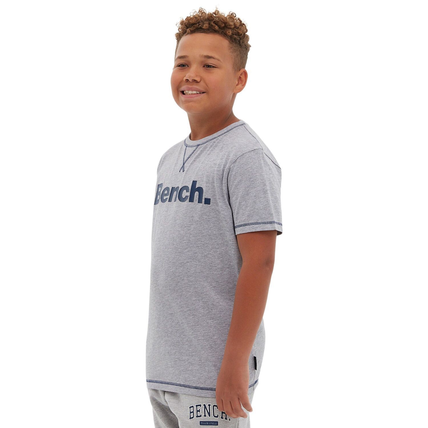 

Стильная футболка Bench DNA Barboza с рисунком Bench DNA для мальчиков 7–14 лет стандартного цвета Bench DNA
