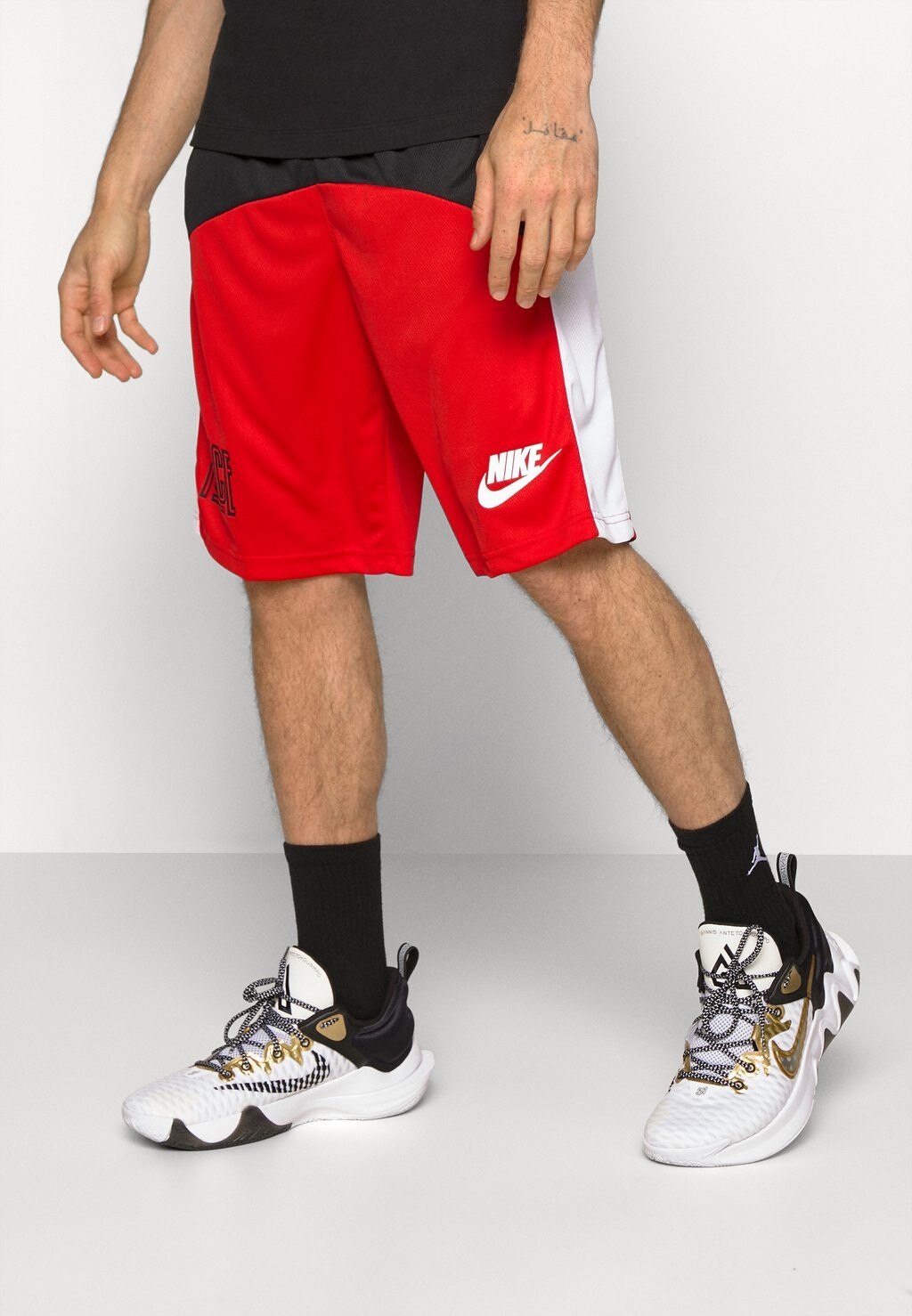 

Спортивные шорты Nike