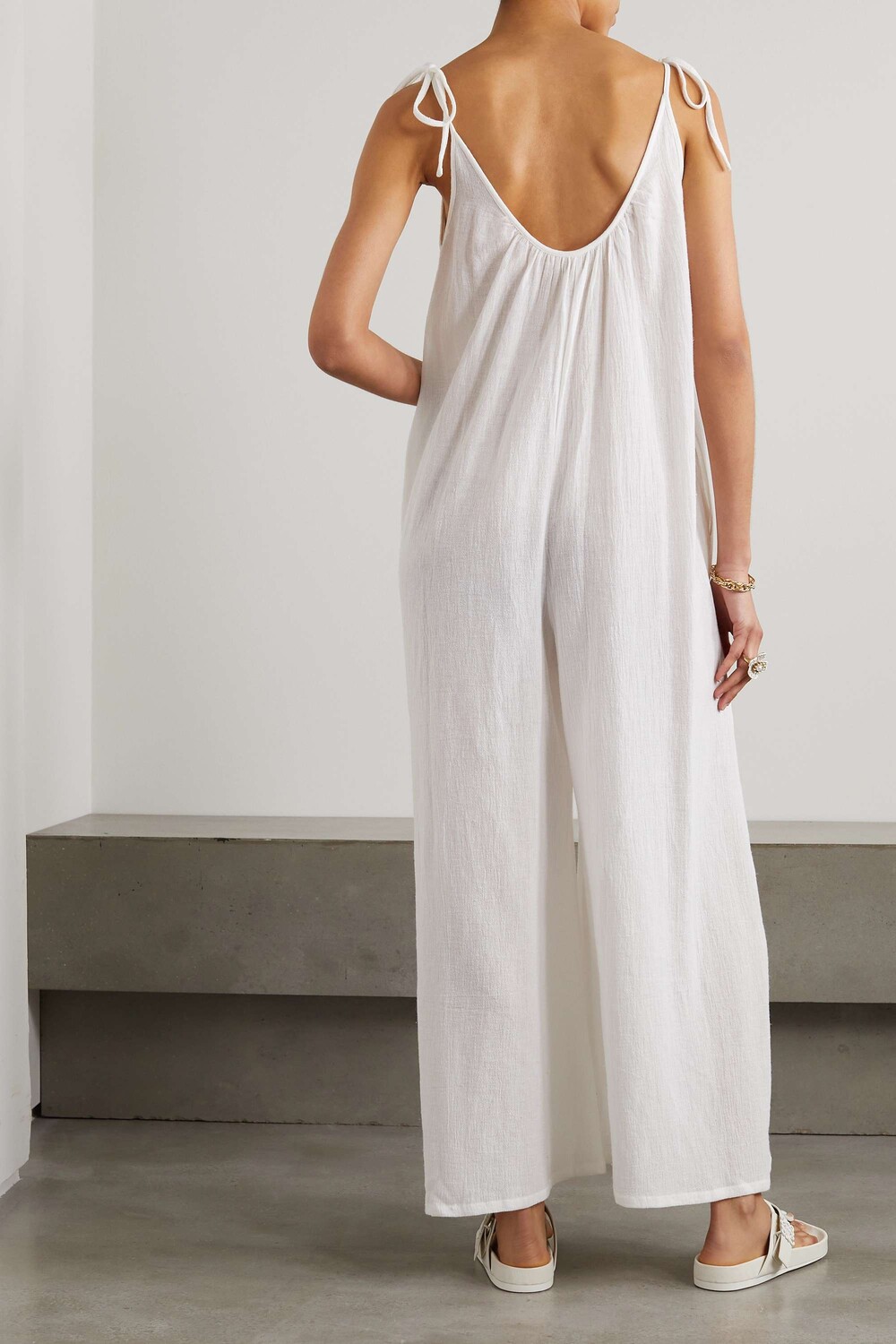 

SUZIE KONDI комбинезон Besa из жатого хлопка и марли с завязками, кремовый