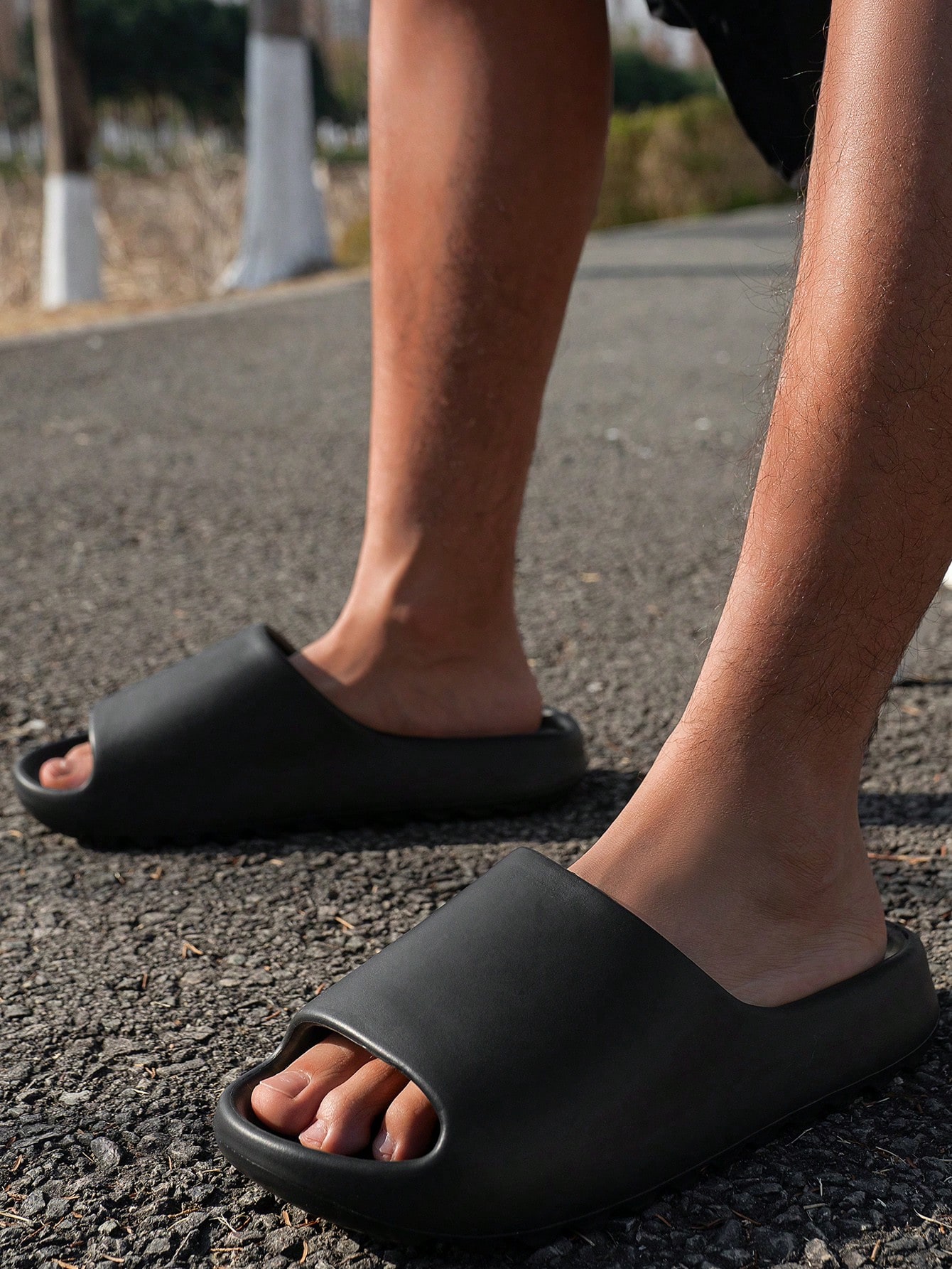 Мужские простые водонепроницаемые нескользящие тапочки с толстой подошвой и выдающейся прочностью, черный мужские нескользящие шлепанцы сандалии на толстой платформе повседневные шлепанцы для дома пляжная обувь 2023