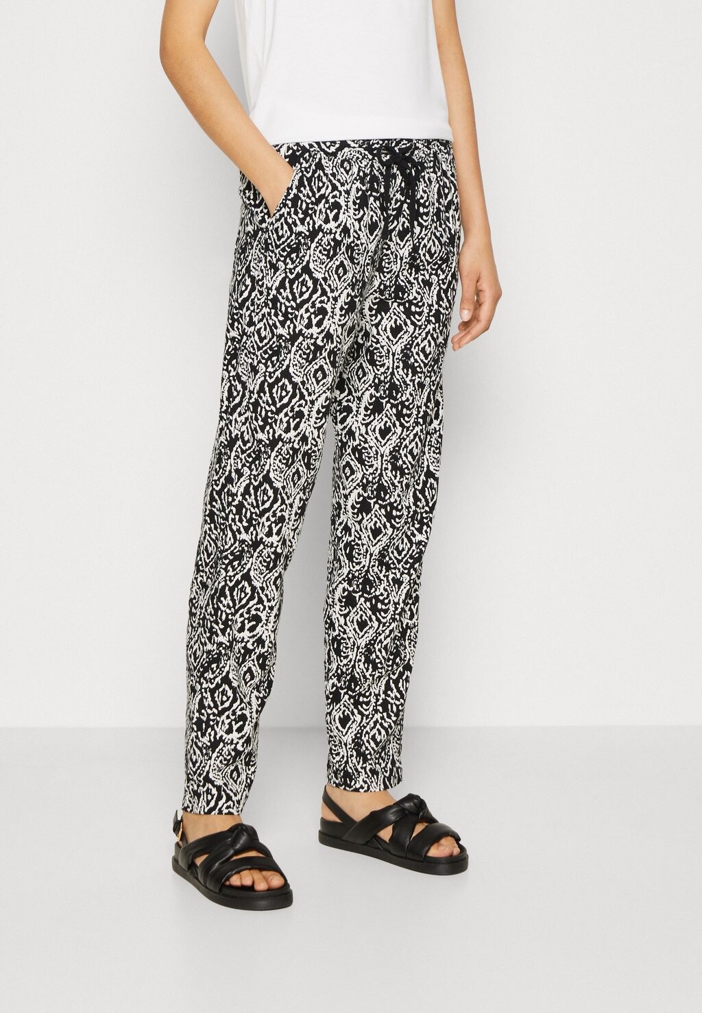 

Брюки Marks & Spencer, черно-белый
