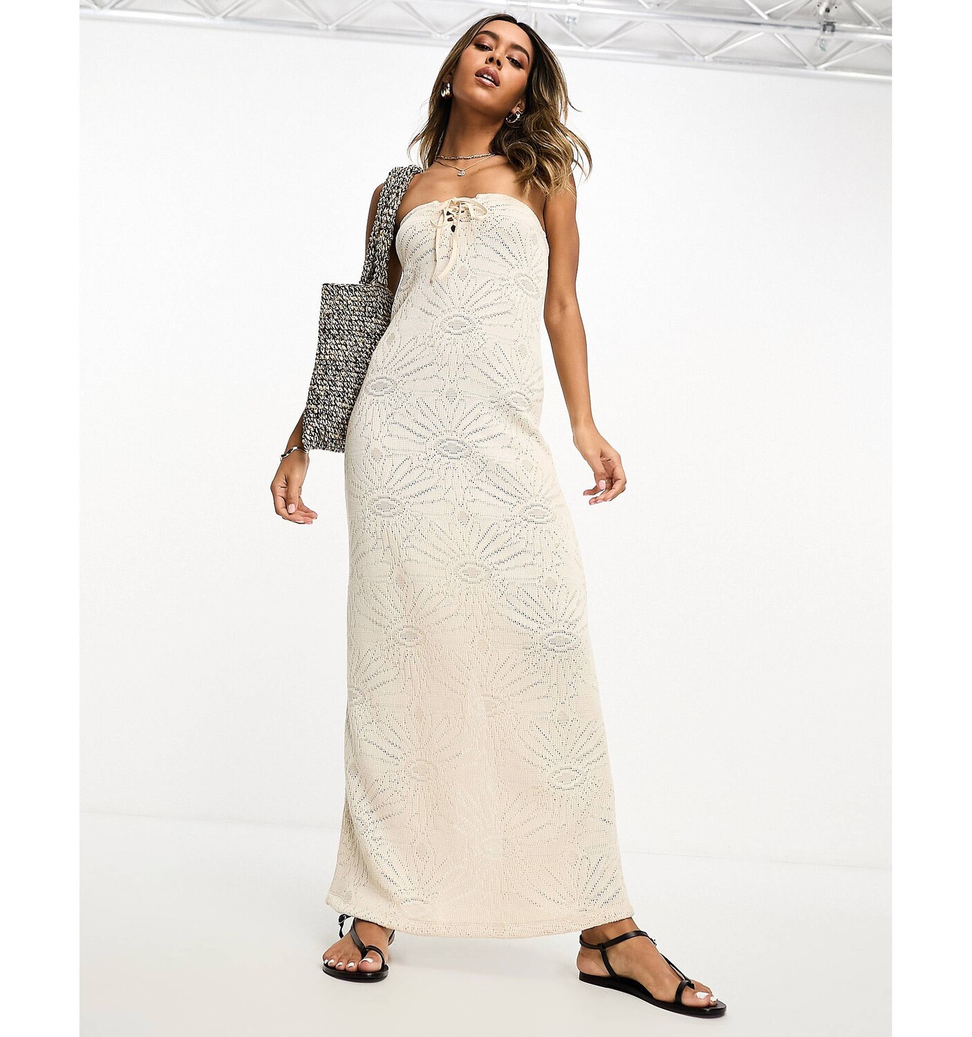 

Вязаное платье-бандо крючком цвета слоновой кости ASOS DESIGN