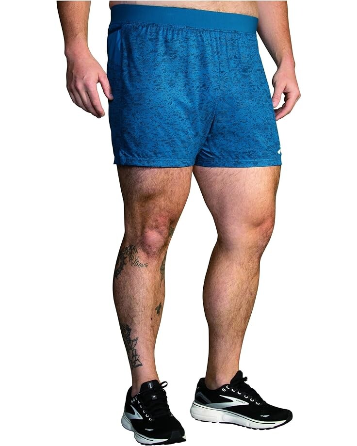 Шорты Brooks Sherpa 5 Shorts, цвет Dark Ocean Terrain Print