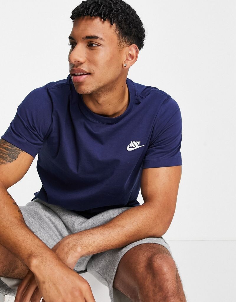 

Темно-синяя футболка унисекс Nike Club