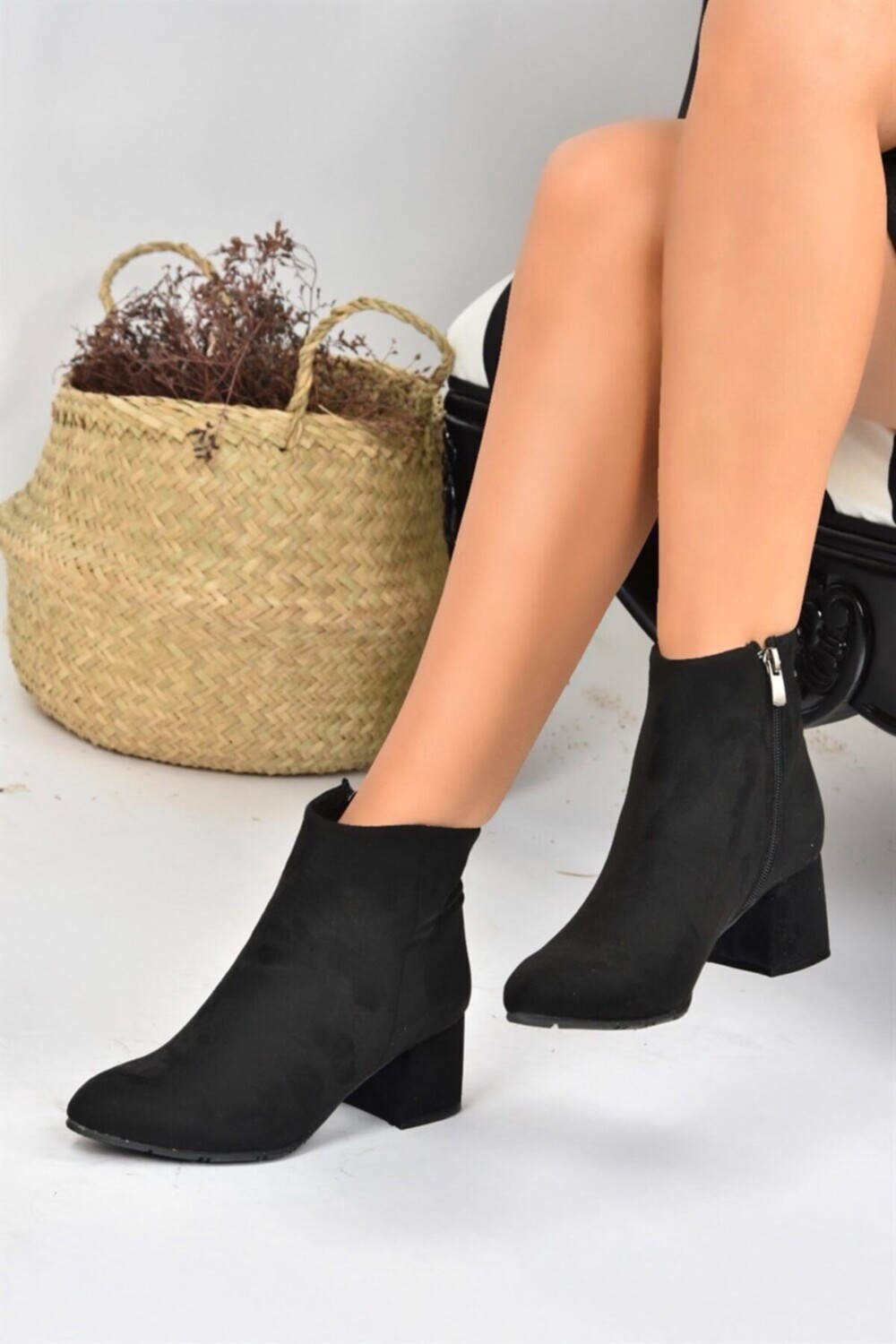 

Черные замшевые женские ботинки на коротком каблуке Fox Shoes, черный