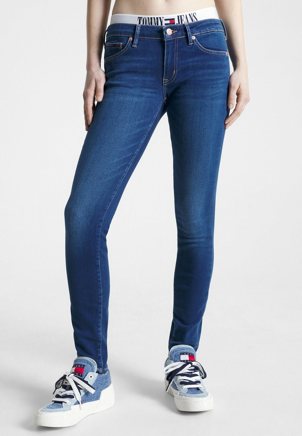 

Джинсы облегающего кроя Tommy Jeans