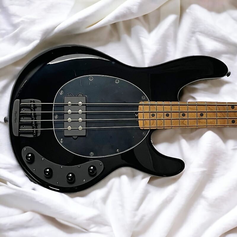 

Басс гитара Ernie Ball Music Man StingRay Special Black/Roasted Maple