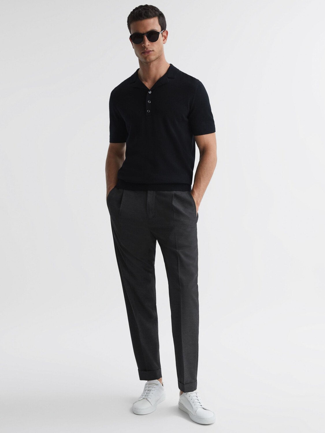 

Reiss Brighton Свободные брюки со складками, темно-серый