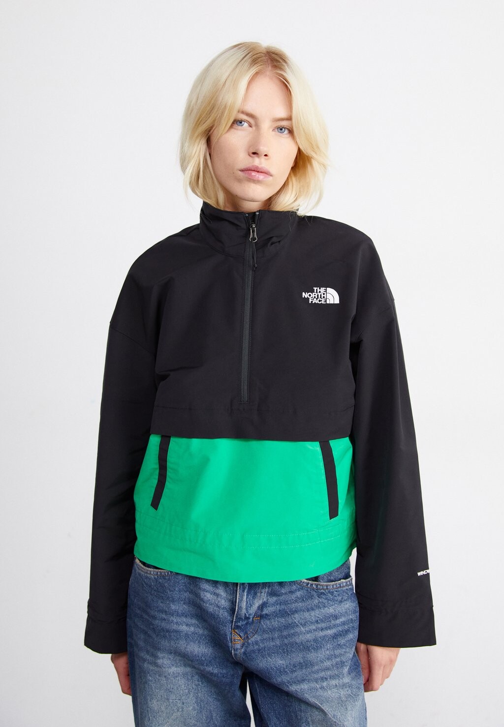 

Ветровка EASY WIND The North Face, цвет optic emerald/black