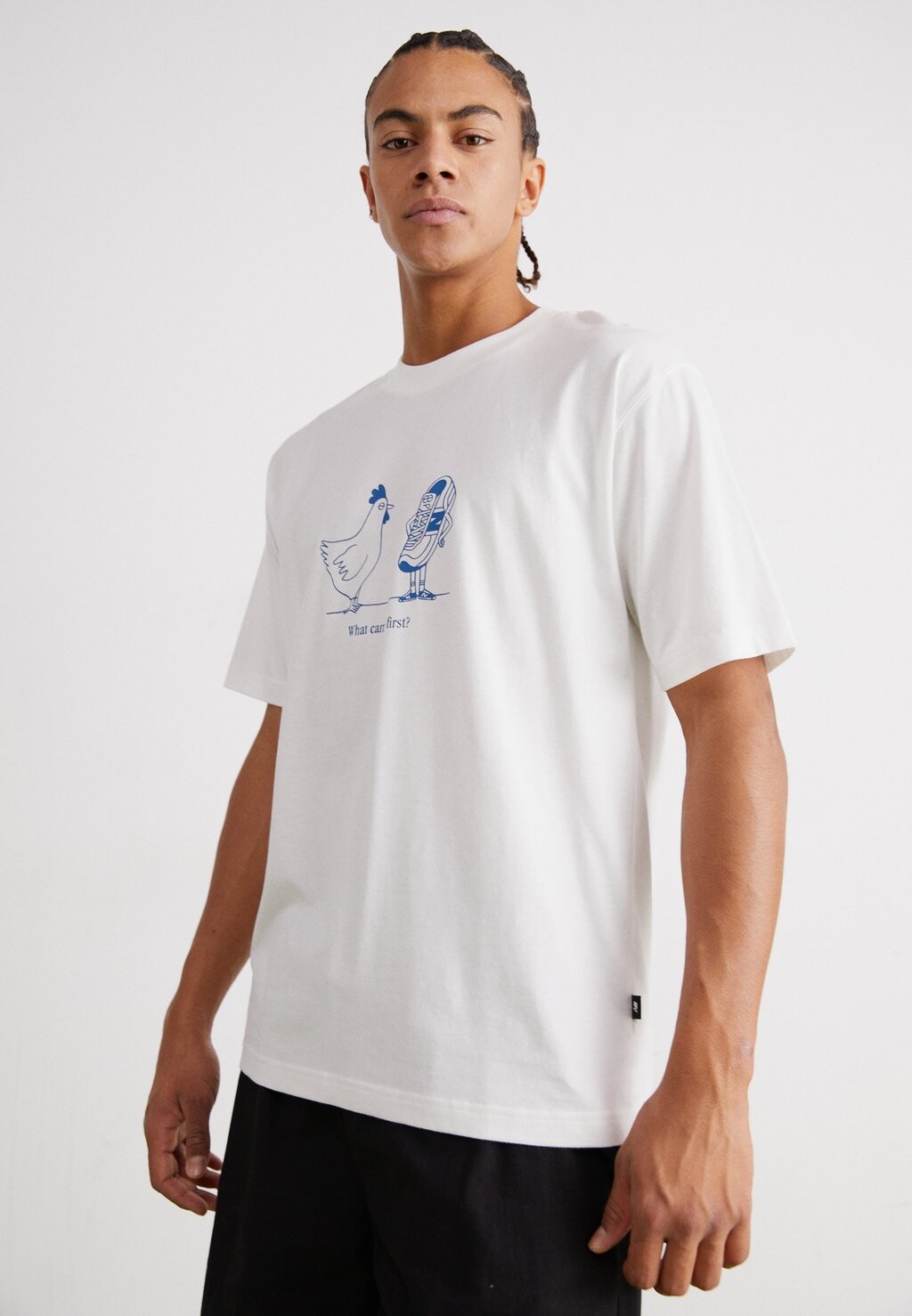 

Футболка с принтом Chicken Or Shoe Relaxed Tee New Balance, белый
