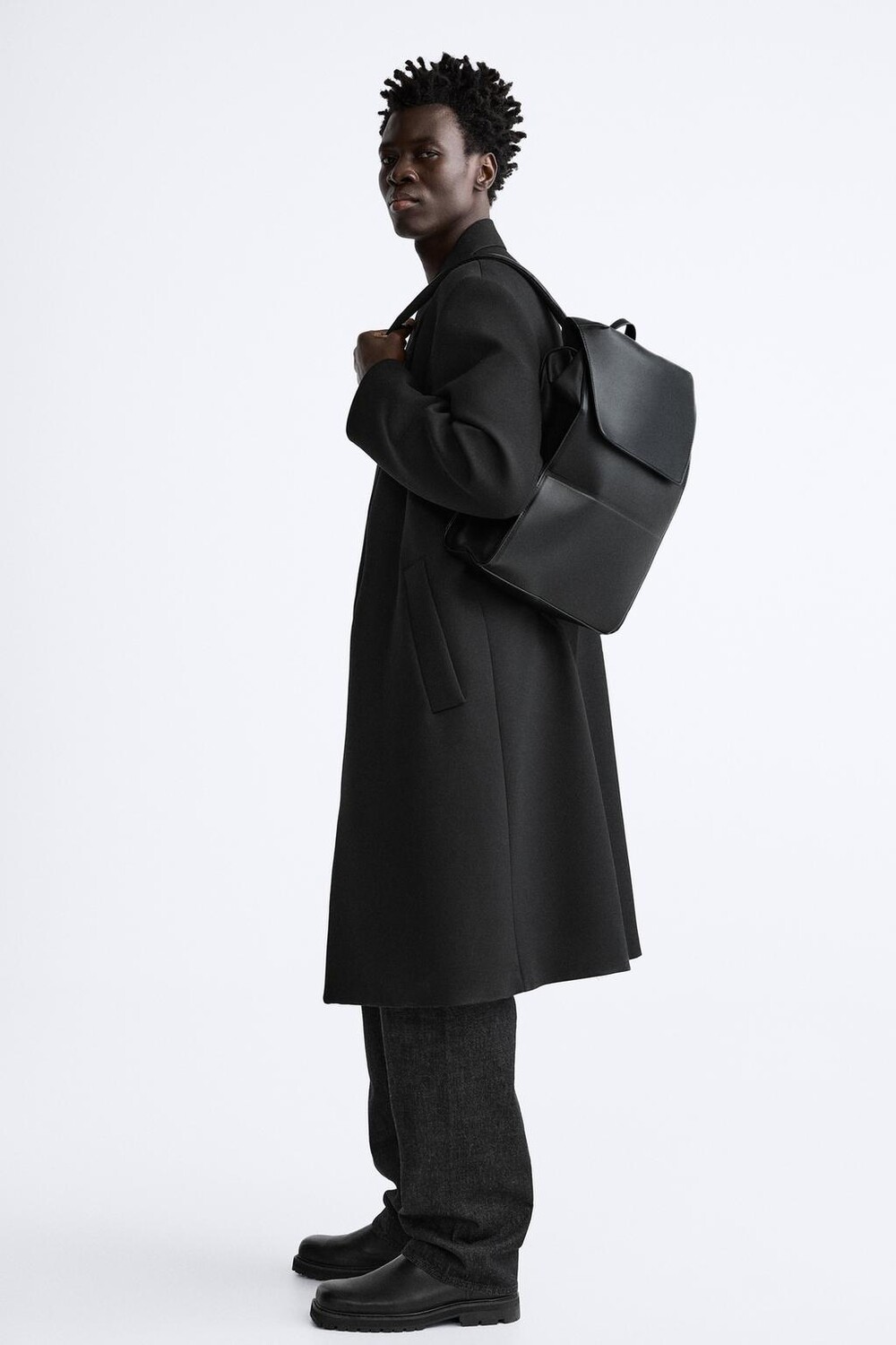 

Рюкзак со откладывающимся клапаном ZARA, черный