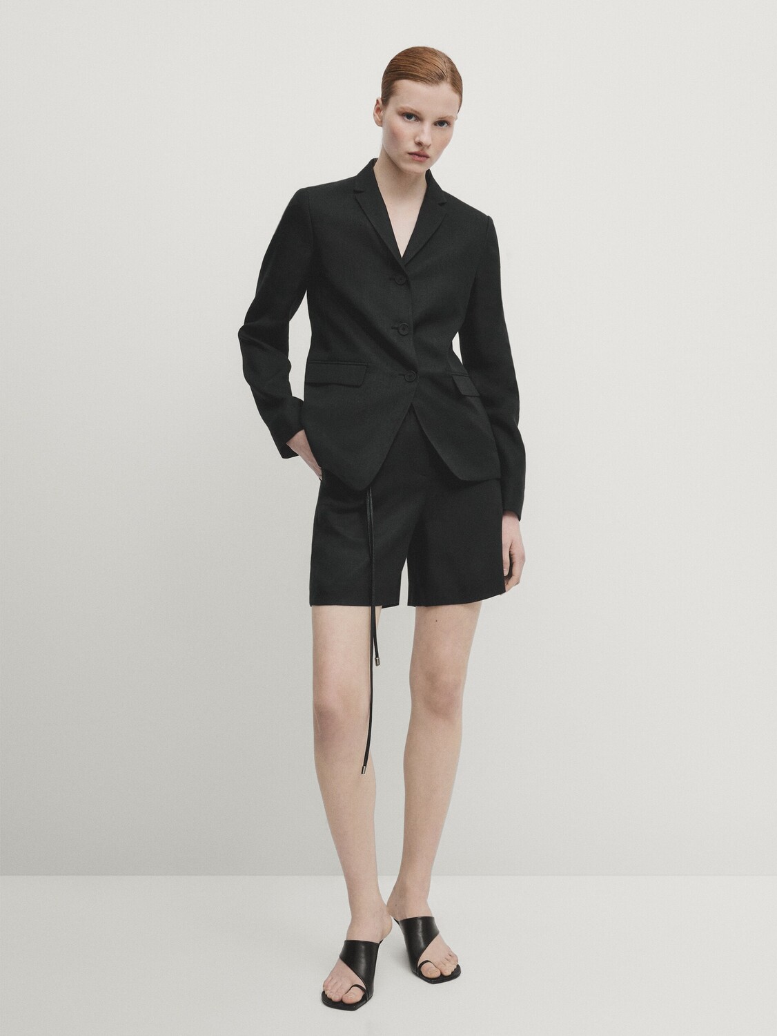 

Укороченный блейзер из 100% льна Massimo Dutti, черный