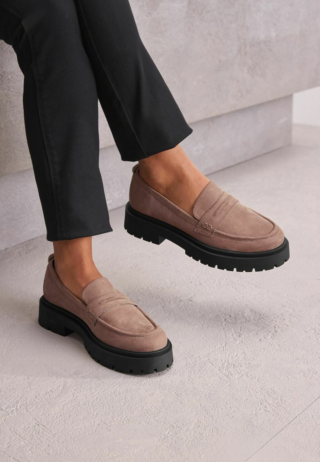 низкие кроссовки forever comfort chunky star regular fit next цвет white silver Тапочки FOREVER COMFORT CHUNKY LOAFERS REGULAR FIT Next, цвет mink brown