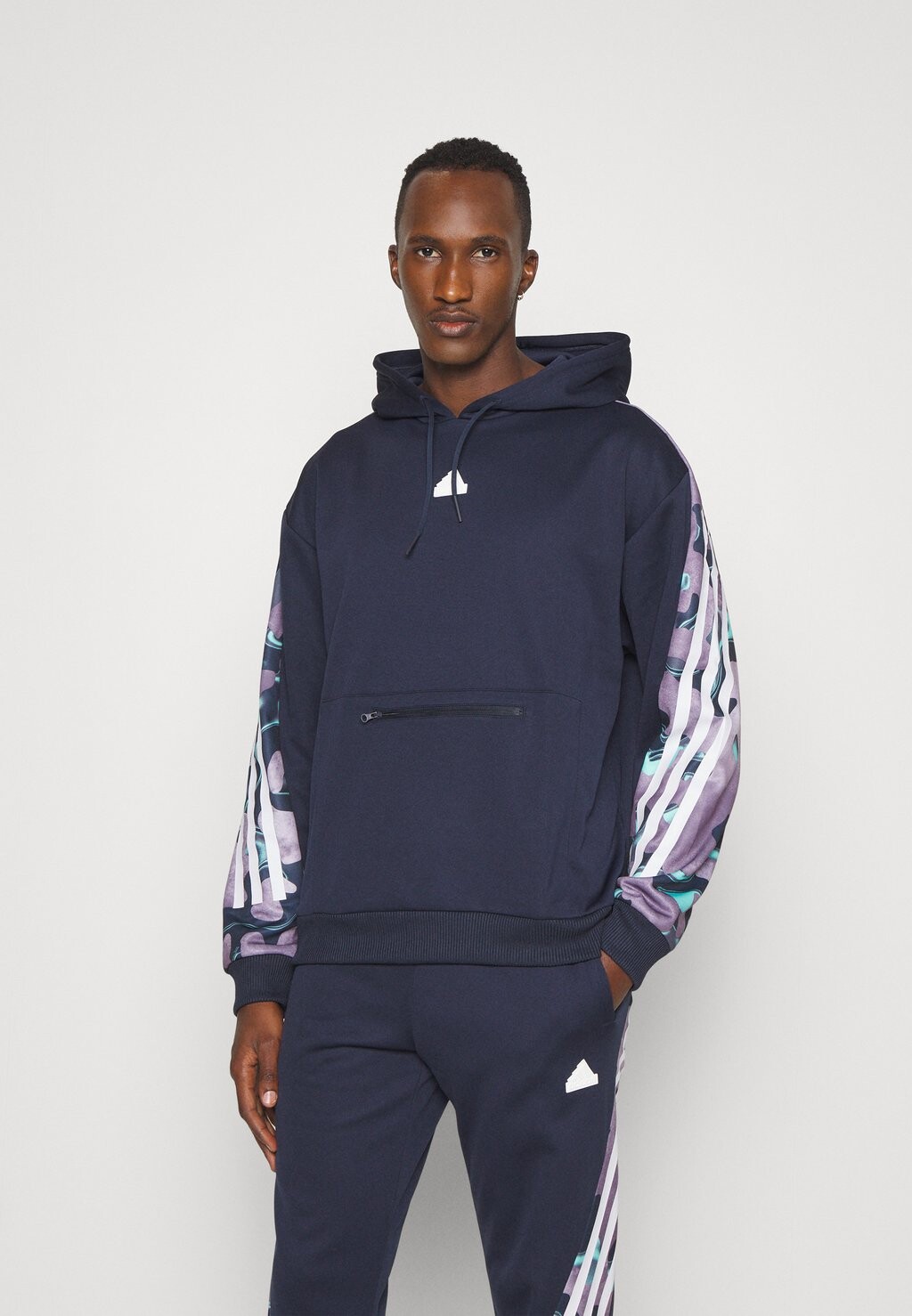 

Толстовка adidas Sportswear БУДУЩИЕ ИКОНЫ, легенда чернил