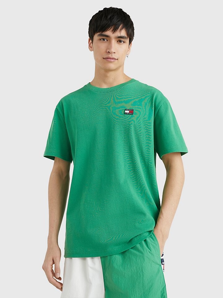 

Футболка со значком Tommy Jeans