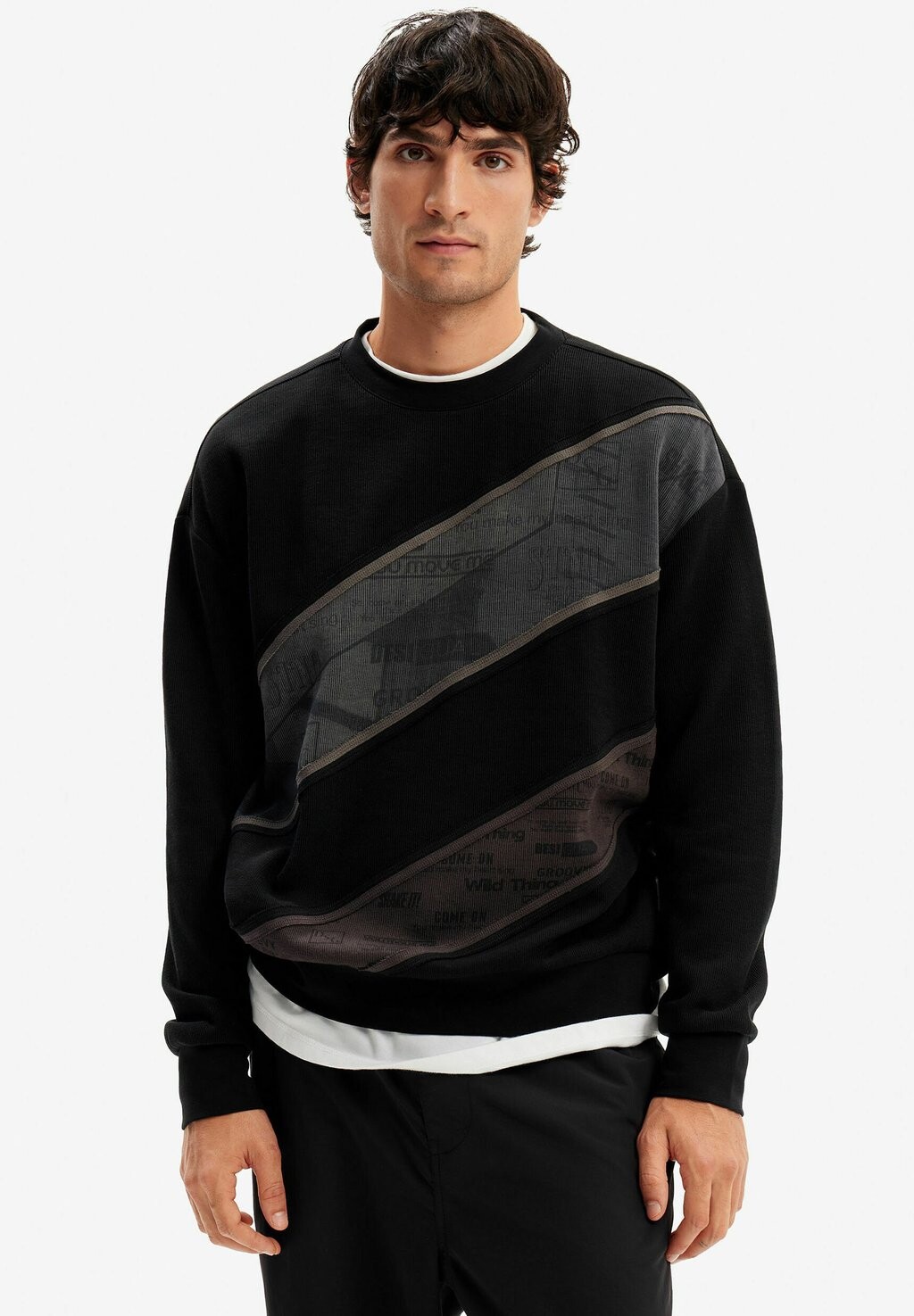 

Толстовка Desigual, черный