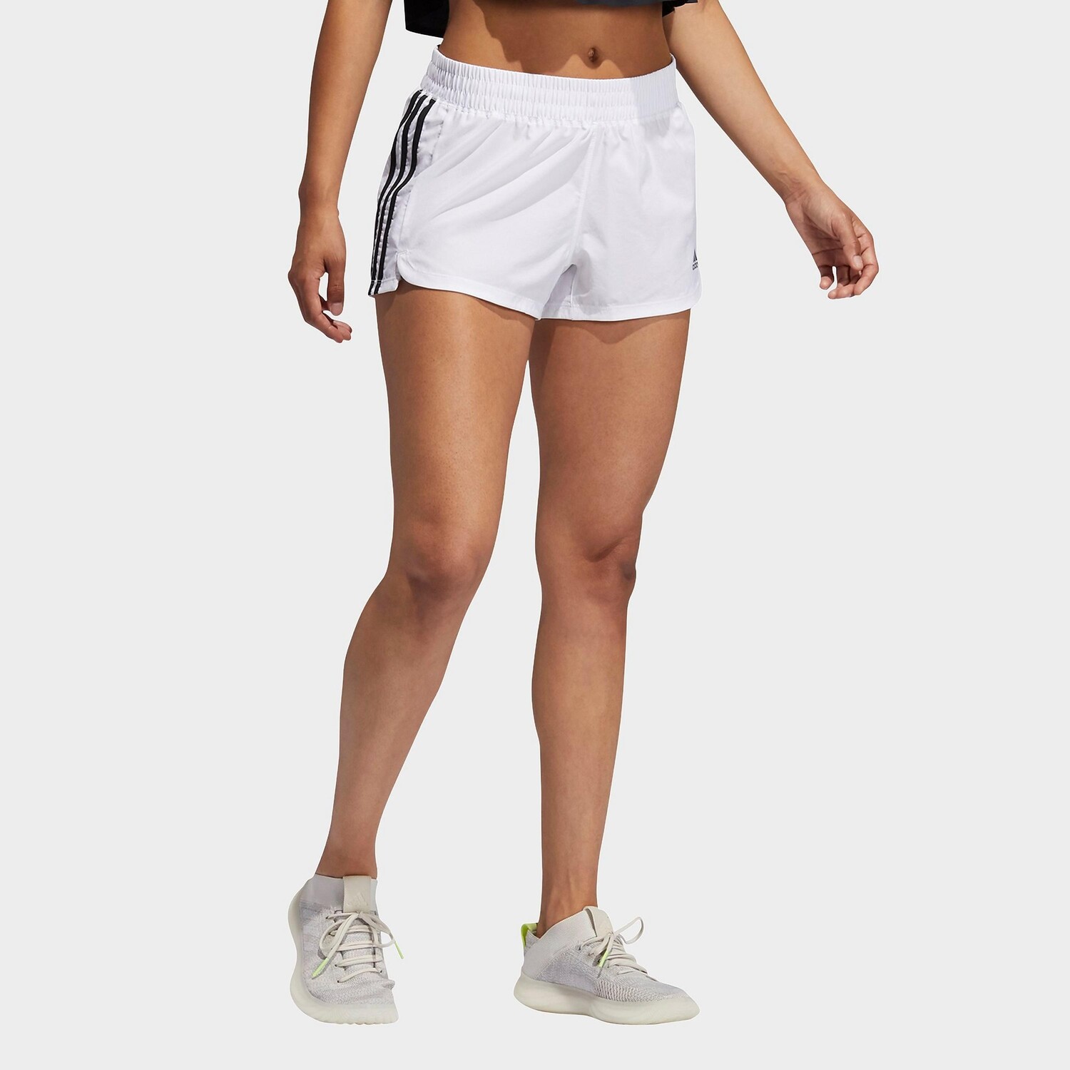

Женские тканые тренировочные шорты adidas Pacer с 3 полосками, белый