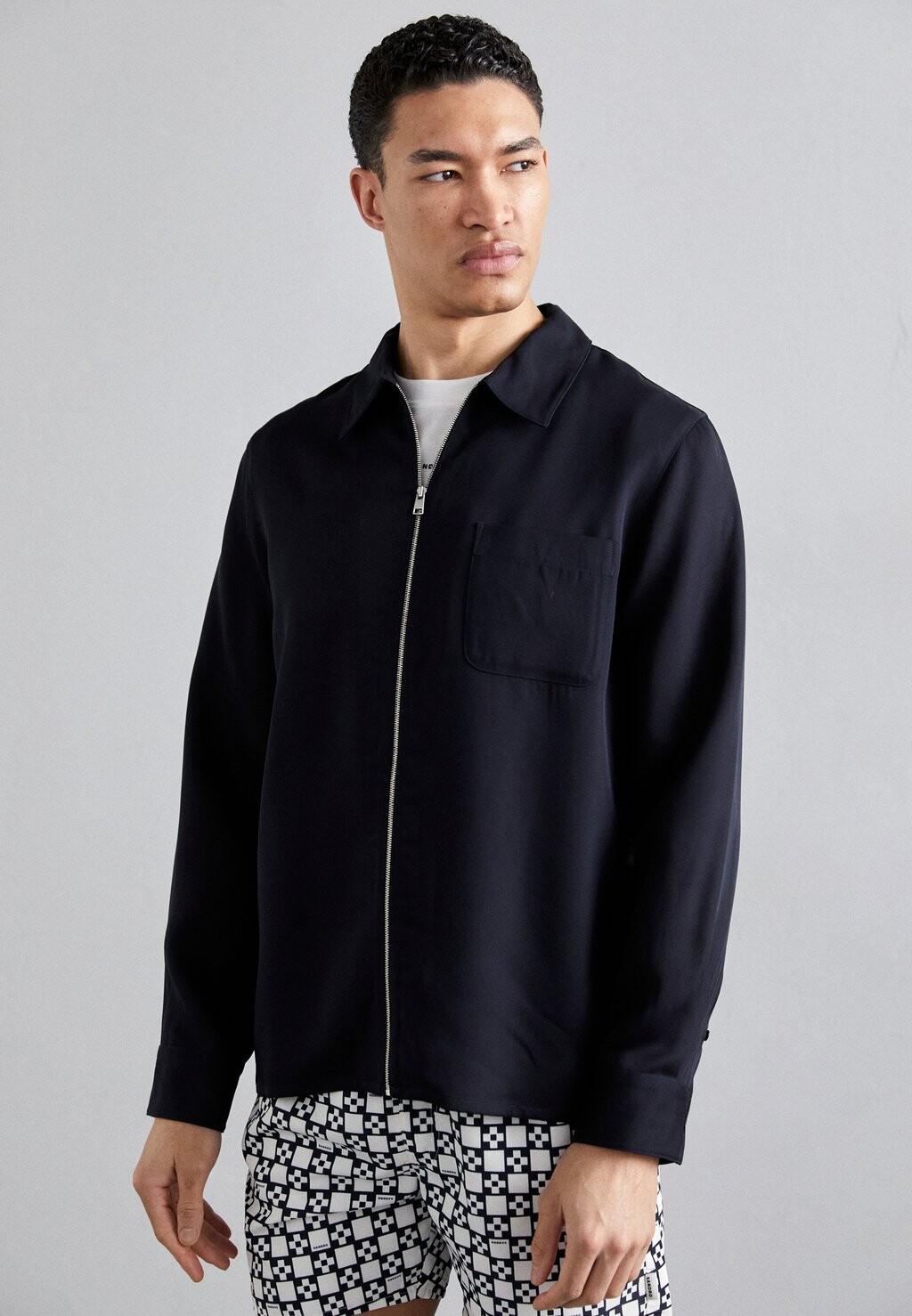

Легкая куртка ZIP sandro, цвет marine