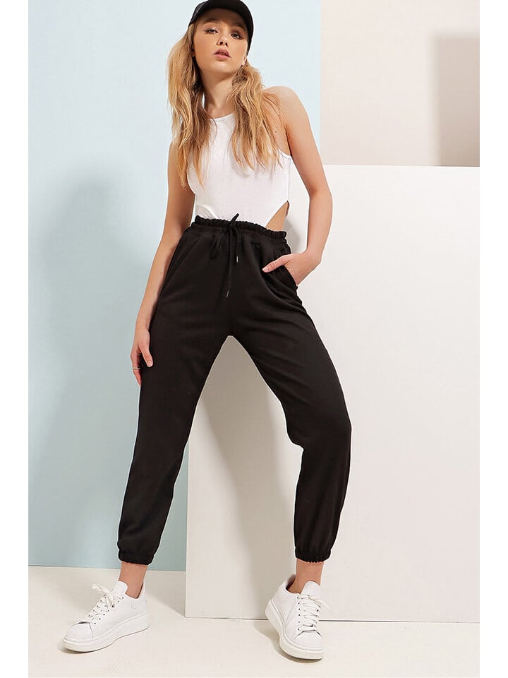 

Спортивные брюки Trend Alacati, черный
