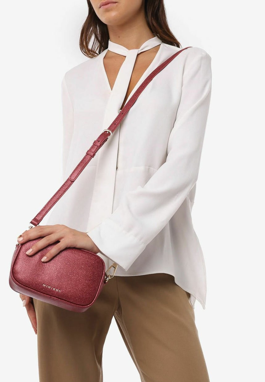 

Сумка на плечо Lucilla Shoulder Miriade, цвет bordeaux