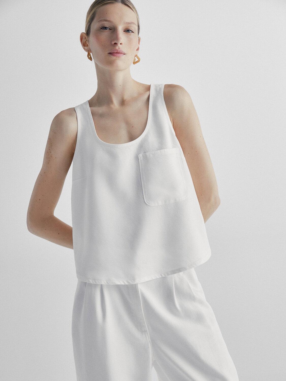 

Топ из лиоцелла с карманом Massimo Dutti, кремовый